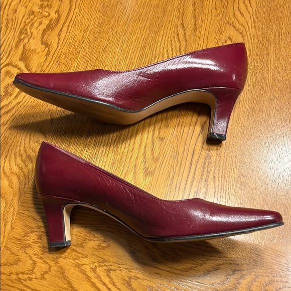 Etienne Aigner Women's Burgundy Pumps - Picture 3 of 3